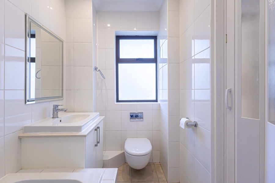 1 Bedroom Property for Sale in Sea Point Western Cape